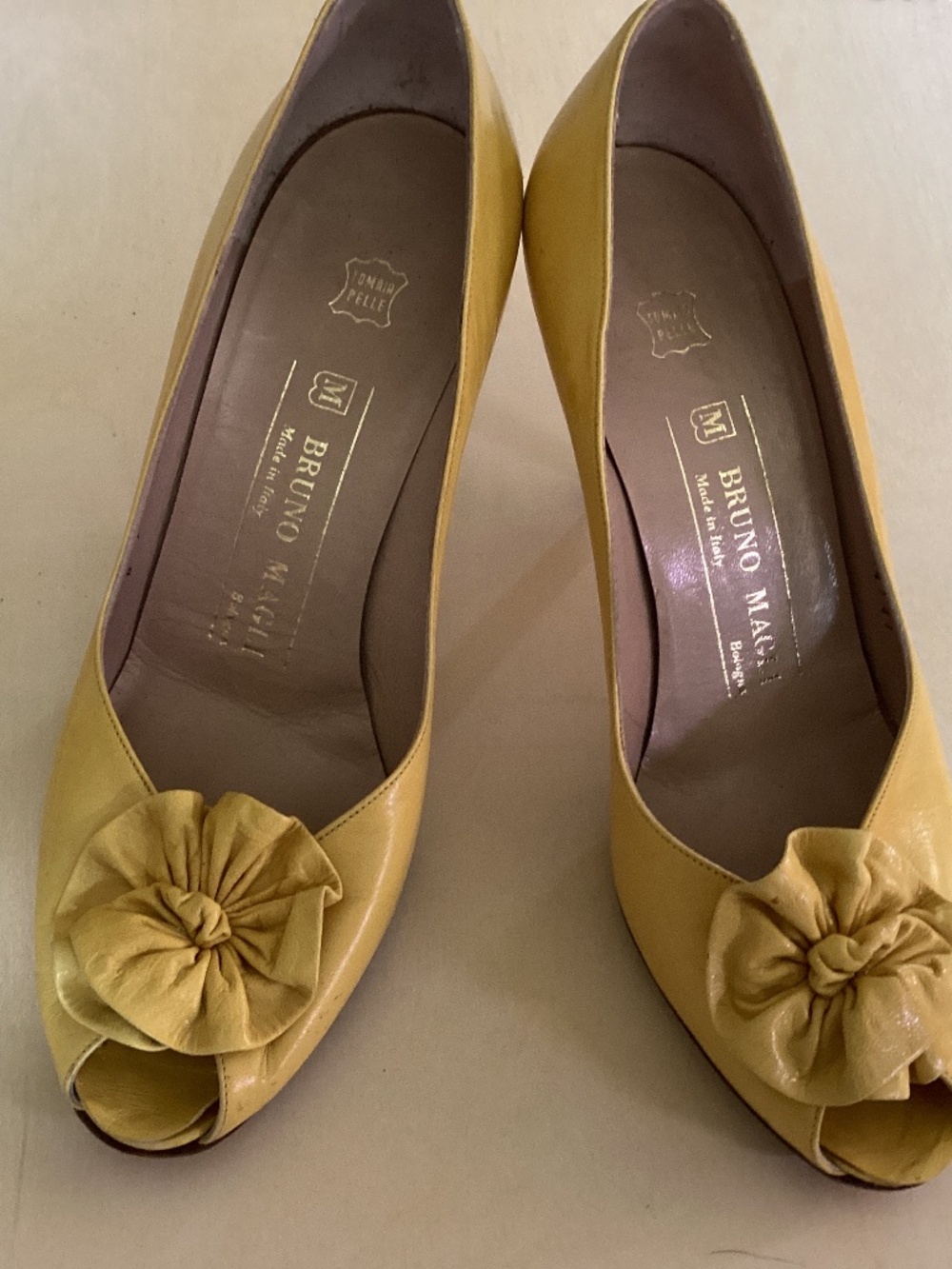 Bruno Maggie D’Rossana soft glove leather heels with floral detail made in Italy